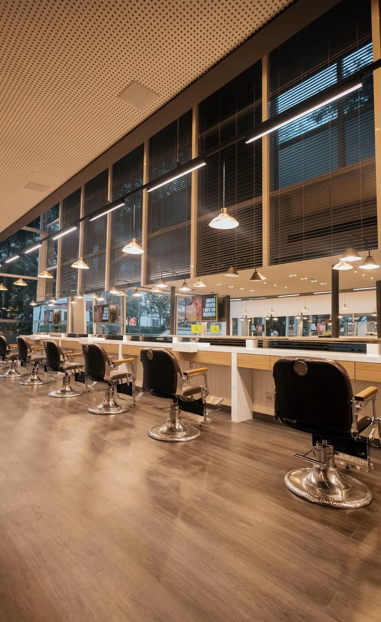 Barbearia entregue pela Trinity3 — ambiente comercial